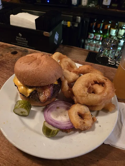Molly's Shebeen Bar + Restaurant Picture 7