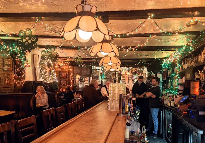 Molly's Shebeen Bar + Restaurant Picture 6