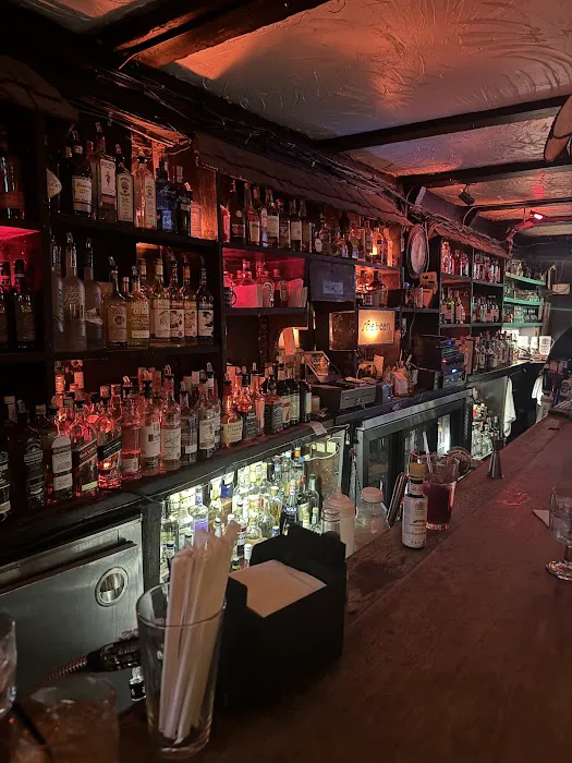 Molly's Shebeen Bar + Restaurant Picture 8