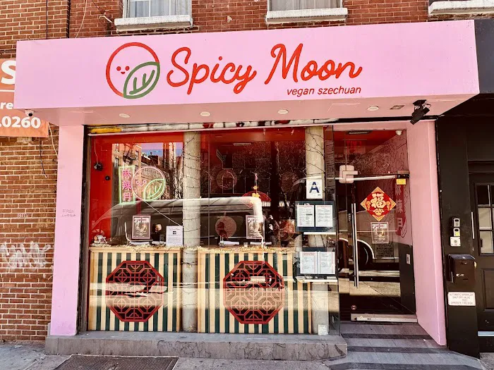 Spicy Moon Chelsea Picture 9