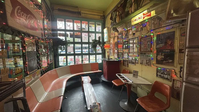 Trailer Park Lounge Picture 5