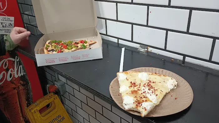 Pizza shop Picture 4