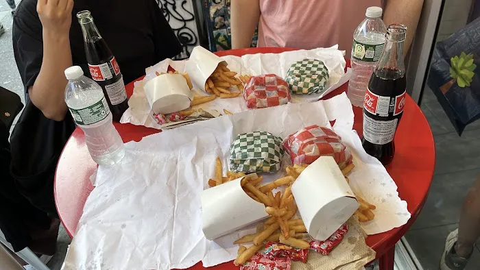 7th Street Burger Chelsea Picture 7