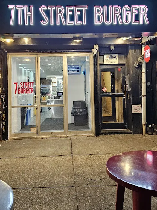 7th Street Burger Chelsea Picture 6