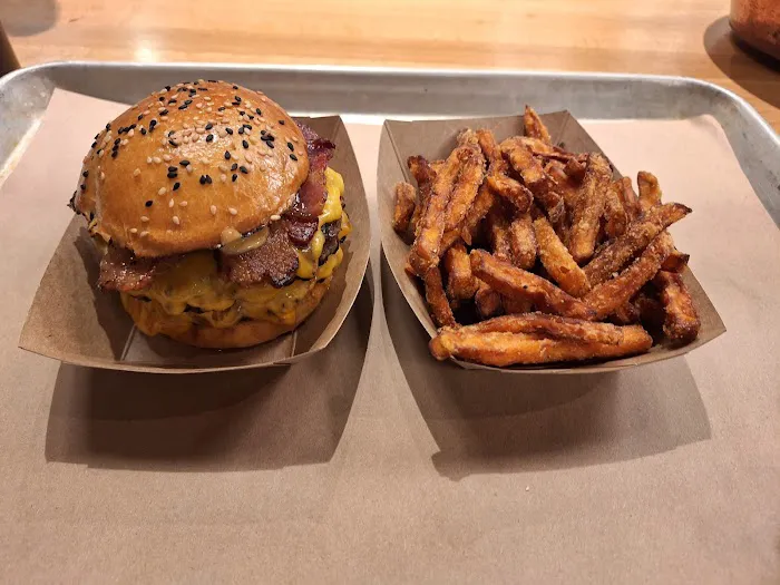 Smile Burger Picture 2