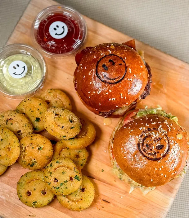 Smile Burger Picture 1