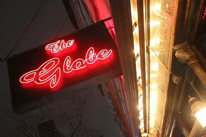 The Globe Bar Picture 10
