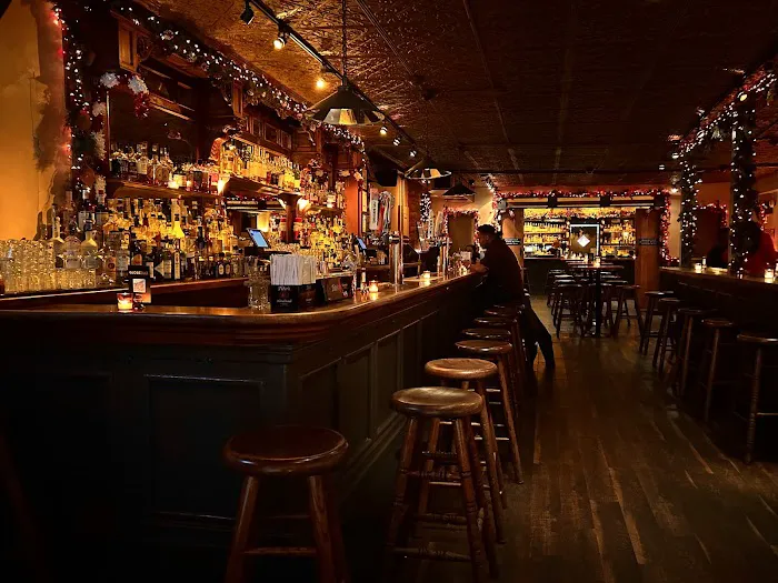 The Globe Bar Picture 8