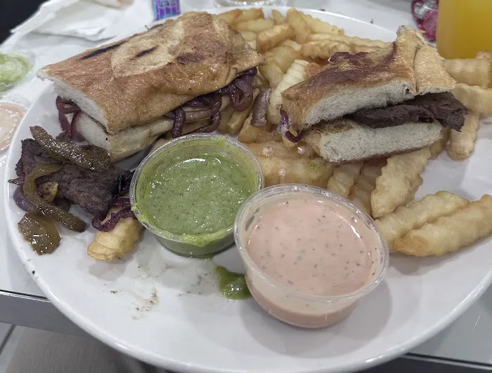 Que Rico Restaurant Picture 4