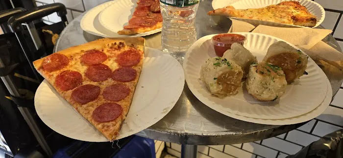 2 Bros. Pizza Picture 5