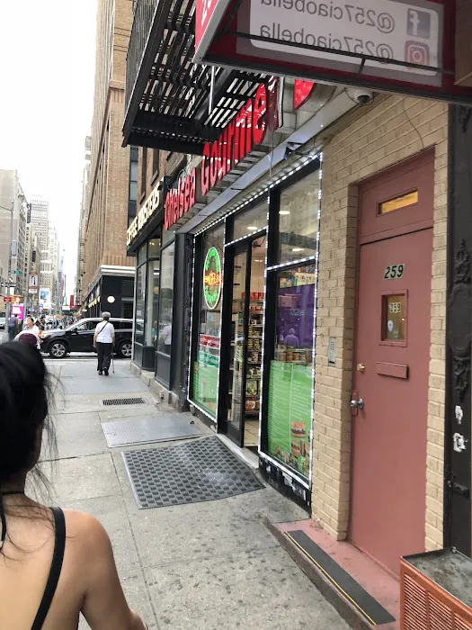 Chelsea Gourmet Deli Picture 5