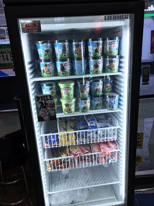 M&M gourmet deli and grill Picture 3