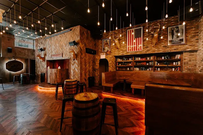 Common Country Bar Picture 4