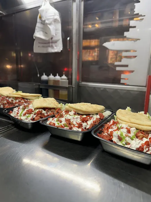 Pasha's Halal Food (cart) Picture 4