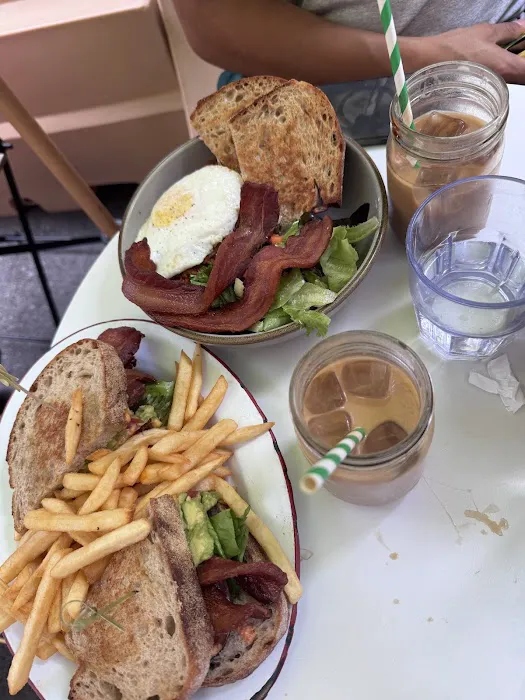 The Grey Dog—Flatiron Picture 4