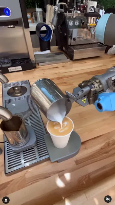 Artly Robot Coffee @ MUJI Hudson Yards Picture 1