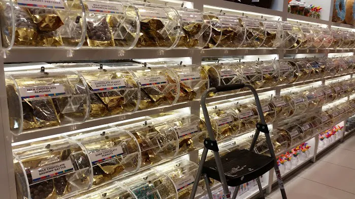 Dylan's Candy Bar Picture 3