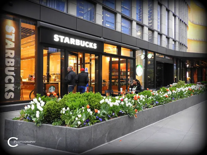Starbucks Picture 2