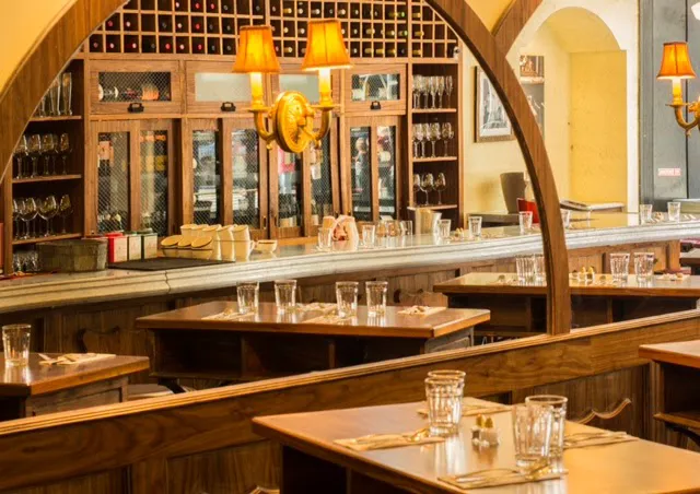 Vin Sur Vingt Wine Bar - NOMAD Picture 5