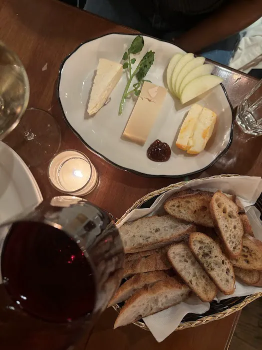Vin Sur Vingt Wine Bar - NOMAD Picture 1
