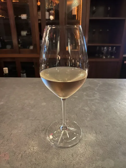 Vin Sur Vingt Wine Bar - NOMAD Picture 10