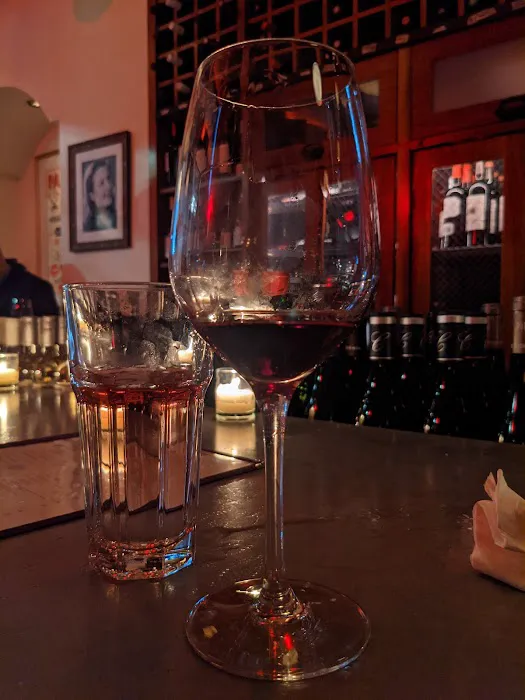 Vin Sur Vingt Wine Bar - NOMAD Picture 6