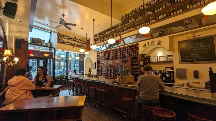 Vin Sur Vingt Wine Bar - NOMAD Picture 7