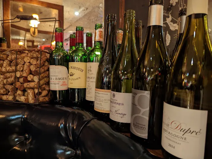 Vin Sur Vingt Wine Bar - NOMAD Picture 2