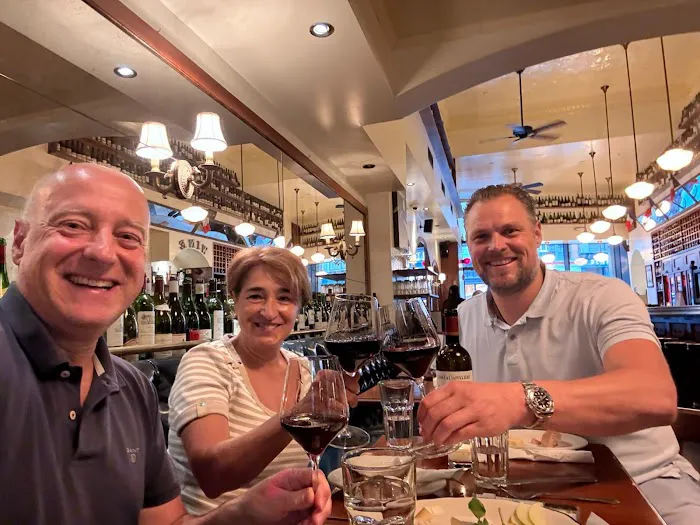 Vin Sur Vingt Wine Bar - NOMAD Picture 9