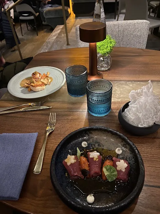 Peak with Priceless Restaurant & Bar Picture 3