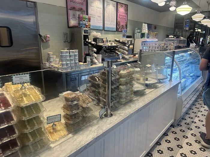 Magnolia Bakery - Moynihan Train Hall Picture 2