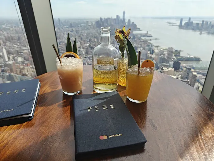 Peak Lounge Bar Picture 6