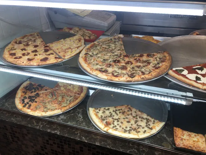 Rony's Fresh Pizza Picture 3
