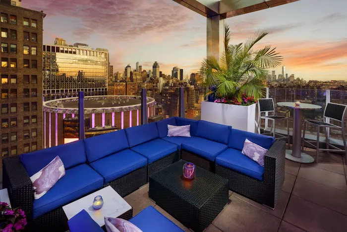 Blu33 NYC Rooftop Bar Picture 3