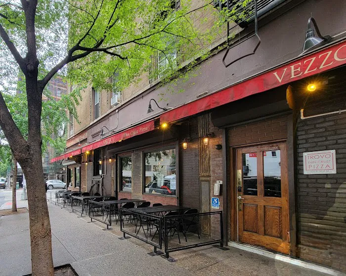 Vezzo NYC Thin Crust Pizza Picture 2