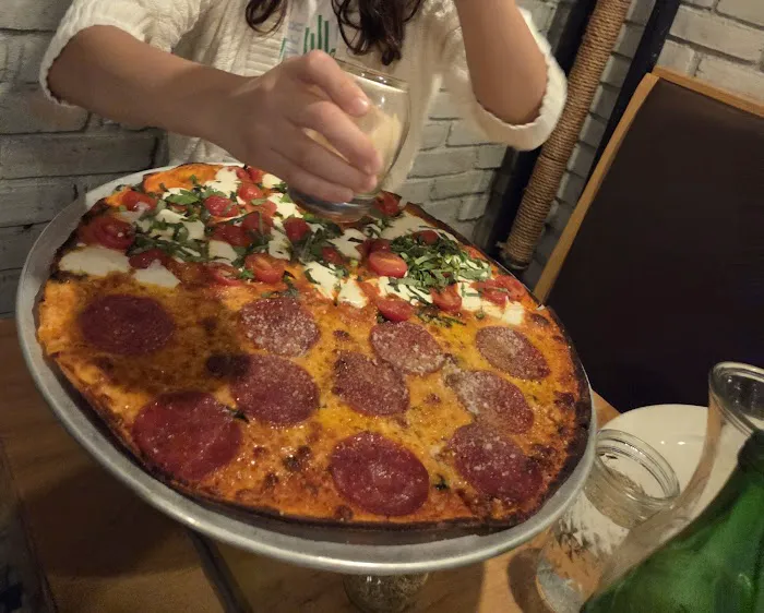 Vezzo NYC Thin Crust Pizza Picture 5