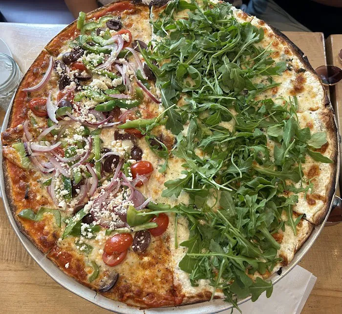 Vezzo NYC Thin Crust Pizza Picture 9