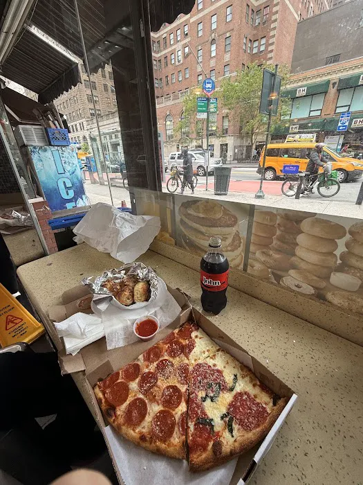 B&W Deli & Pizzeria Picture 5