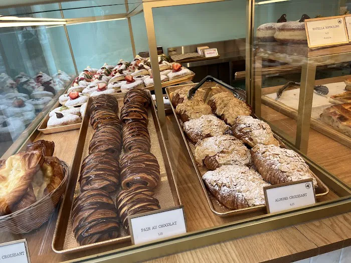 Angelina Bakery Nomad Picture 2