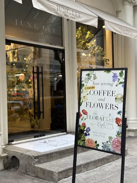 Jung Lee NY Floral Cafe Picture 2