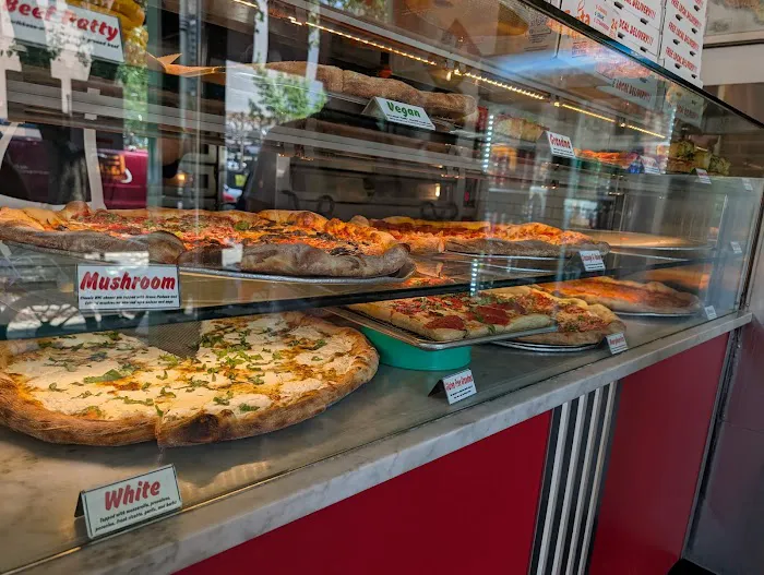 Vito's Slices and Ices Picture 3