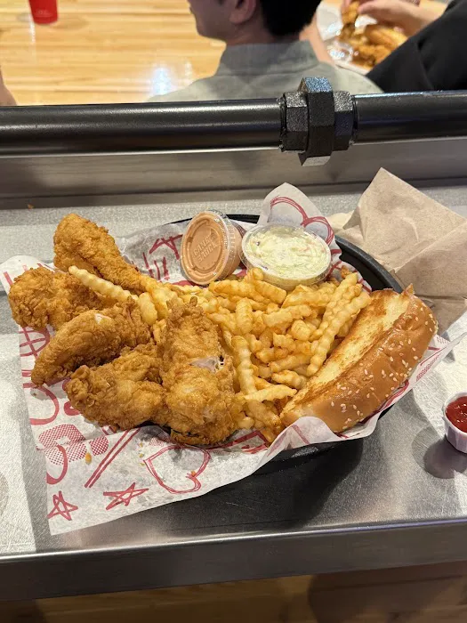 Raising Cane's Chicken Fingers Picture 6