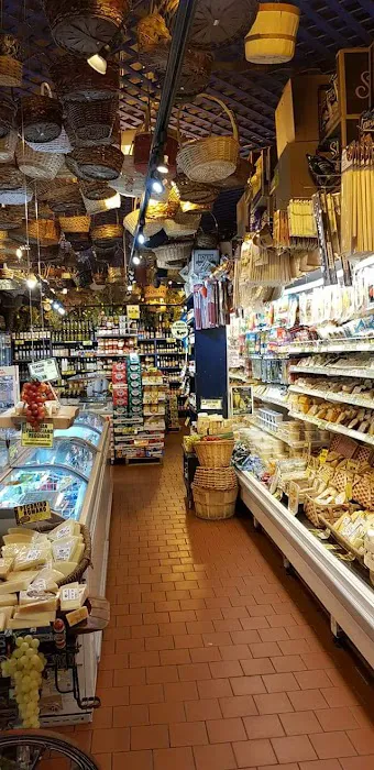AM-PM Deli Grocery Picture 4