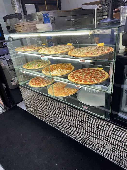 Fresh Pizza and Deli Picture 6