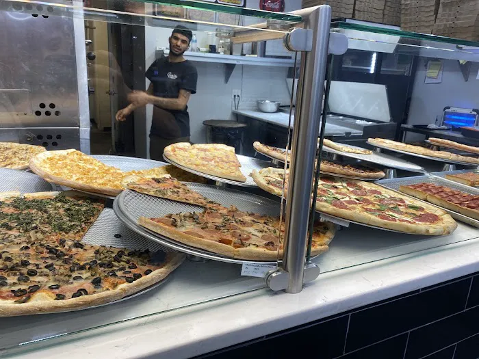 Quality Pizza Co. Midtown Picture 4