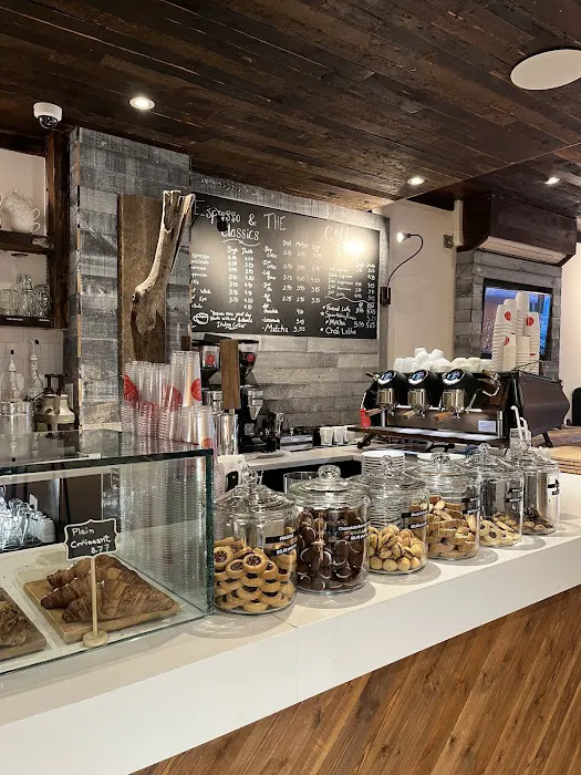 Charlotte Cafe Picture 9