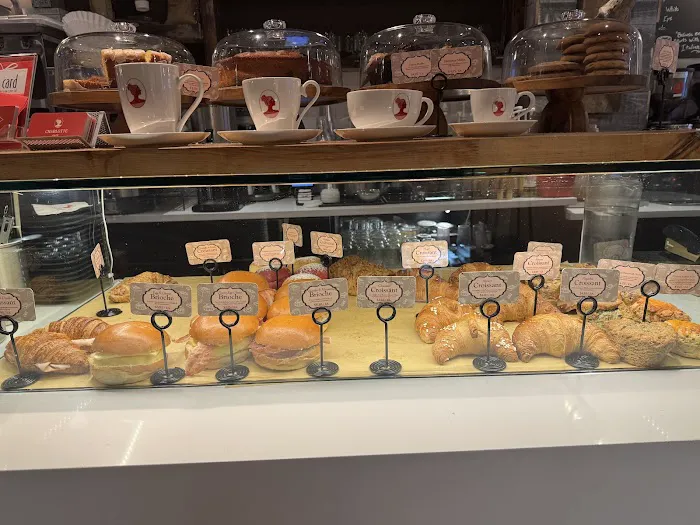 Charlotte Cafe Picture 5