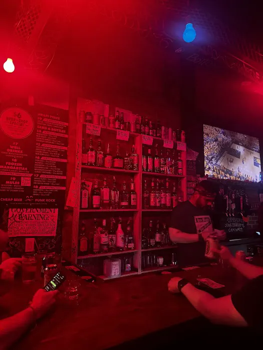Lyndon Bar Picture 3