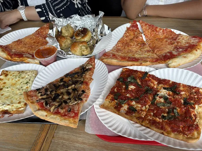Garlic New York Pizza Bar Picture 8