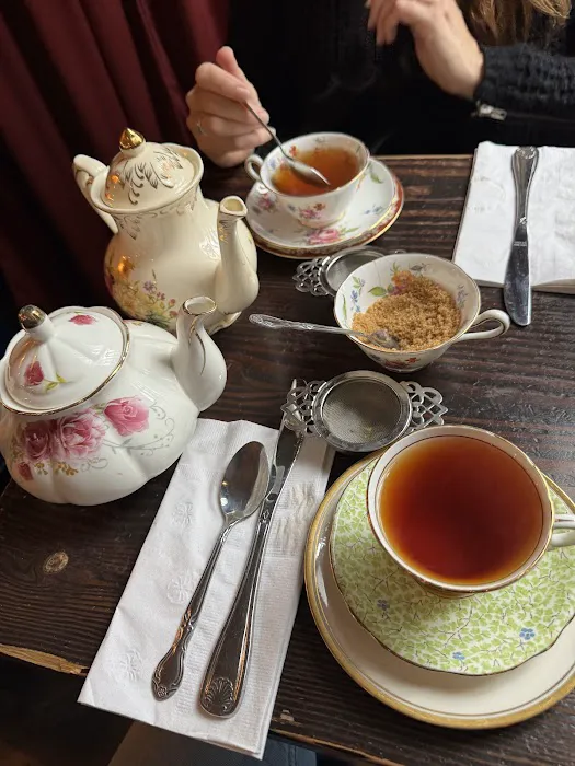 TEA WITH THE DUCHESS Picture 7
